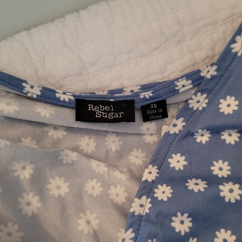 Rebel Sugar xs baby blue daisy faux wrap top - NEW with tags - Picture 8 of 11